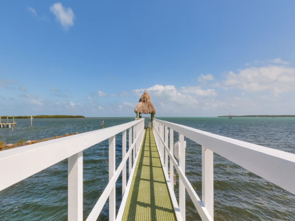 Four Bedroom Oceanfront Vacation Condo in Key Largo Sleeps 8
